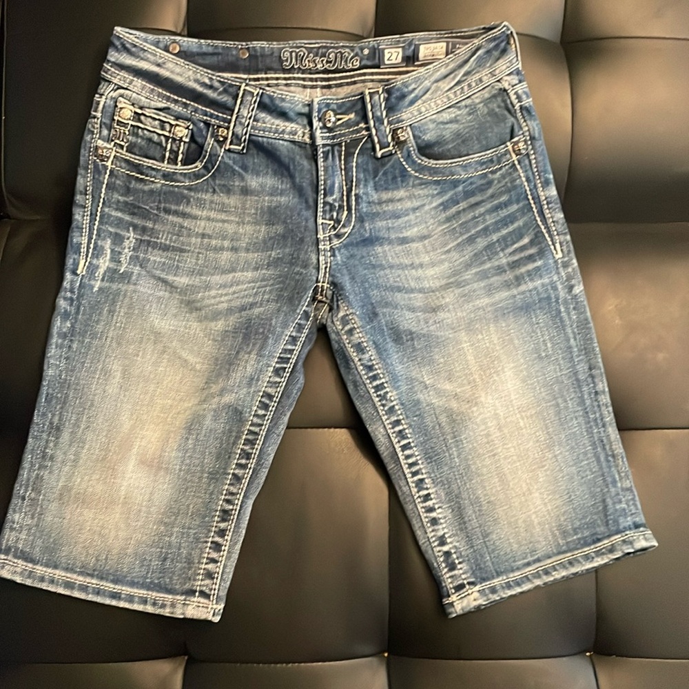 These are miss me jean shorts size 27